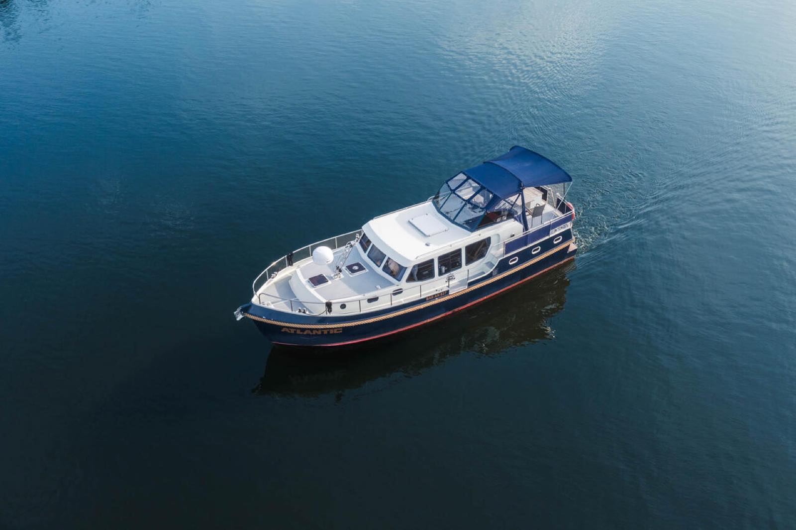 Motoryachten