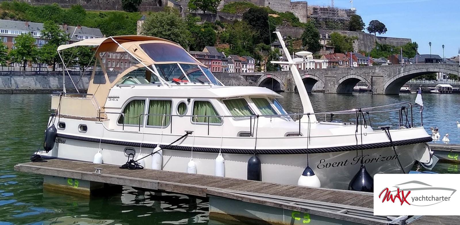 Motoryacht schöner Max
