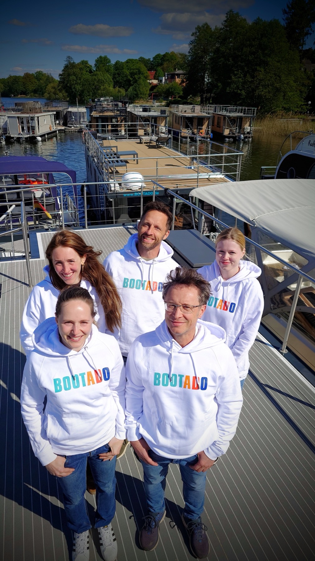 Das Bootado-Team an der Marina